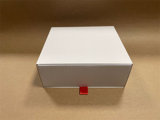 Ελαφριά κουτιά αποθήκευσης από λευκό χαρτόνι